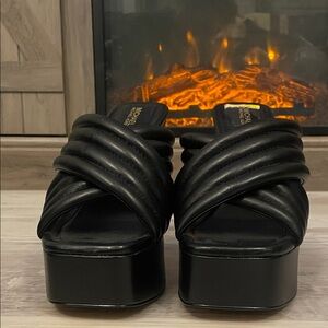 #110 Micheal Kors Black Platform Slide heels W sz8 NWT . Statement piece
